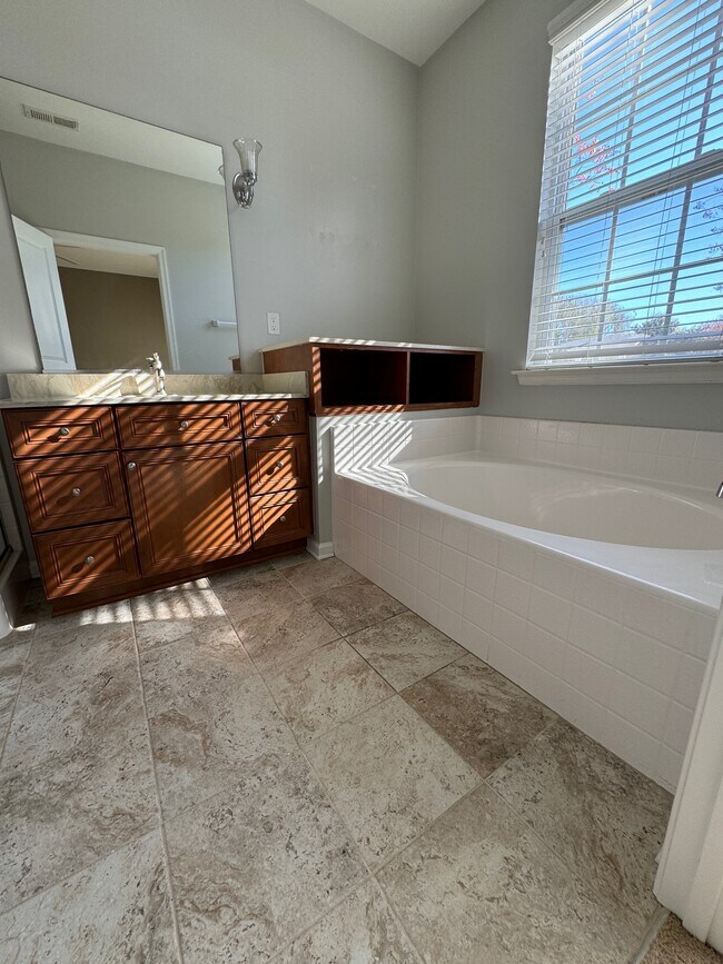 Building Photo - 1463 Otterbourne Cir