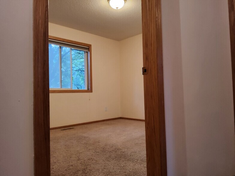 Building Photo - 9423 Alamo Ct NE