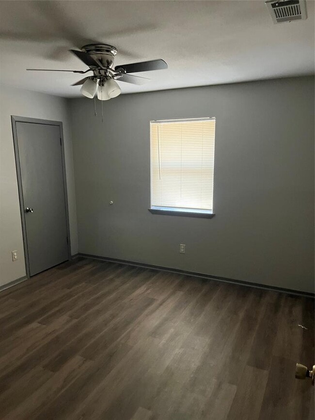 Building Photo - 705 Guadalimar St