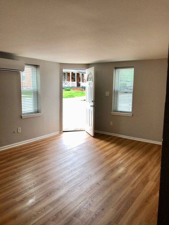 Building Photo - 418 N Darlington St