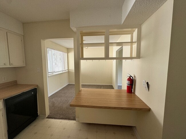 Building Photo - 2BR/2.5BA condo in Champion Court near Cen...
