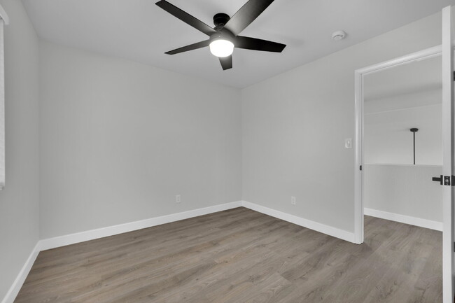 Building Photo - SEPTEMBER SPECIAL! SIGN YOUR LEASE BY 09.3...