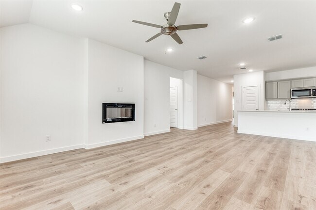 Building Photo - 4923 Bellhurst Dr