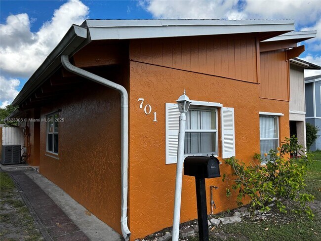 Building Photo - 701 SW 79th Terrace