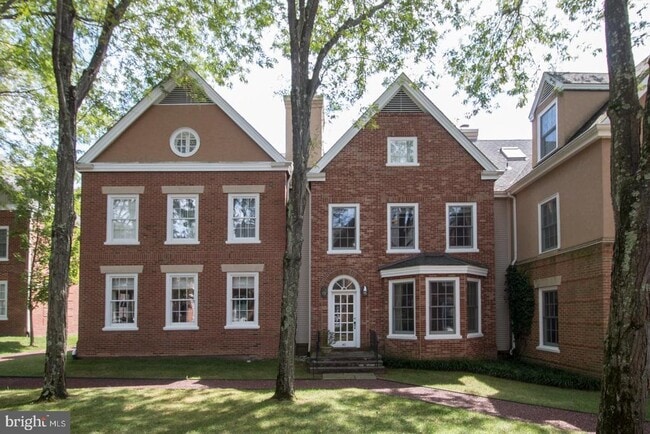 Building Photo - 42 Governors Ln
