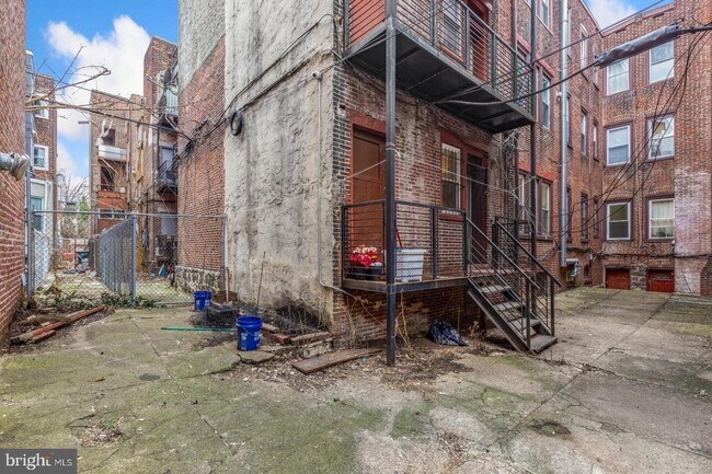 Building Photo - 4836 Walnut St