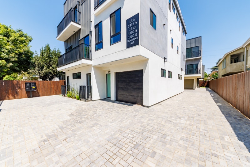 Building Photo - 1330 Tamarind Ave