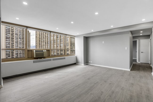 Building Photo - 3950 N Lake Shore Dr