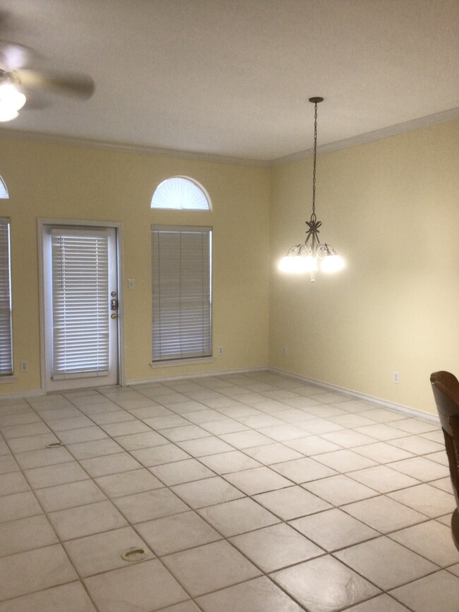 Building Photo - 13554 Peseta Ct