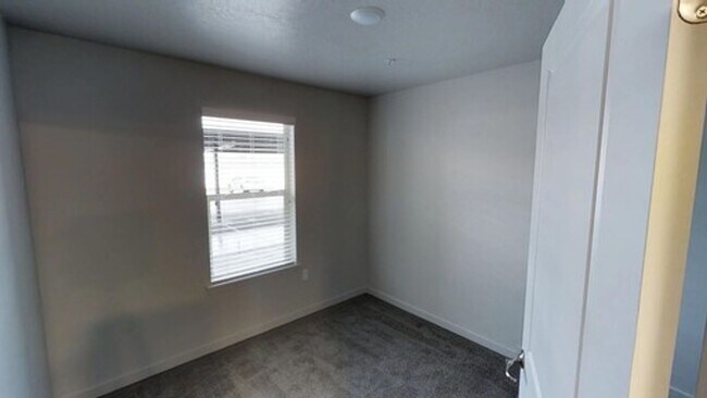 Building Photo - 2 BED 1 BATH APARTMENT FOR RENT IN OREM!!!