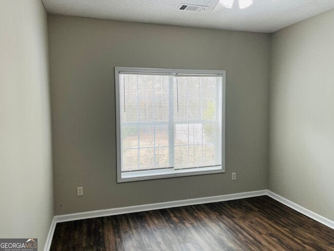 Building Photo - 50 Rock Mill Ct