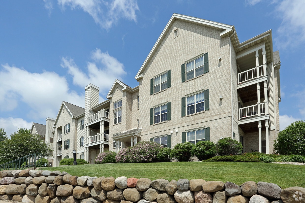 Deer Creek Apartments Middleton