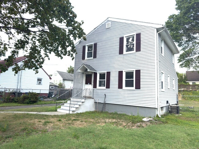Primary Photo - 220 Pond St