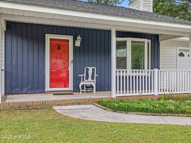 Building Photo - 119 Spring Dr