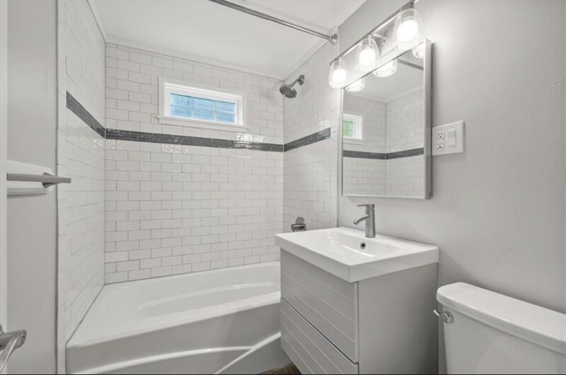 Building Photo - 3306 W 71st Terrace