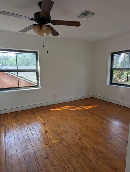 Building Photo - 207 Adrienne St