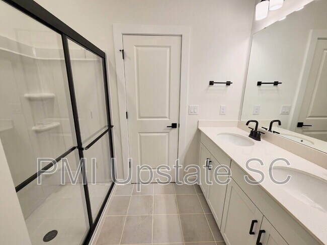 Building Photo - 1283 Westgate Vlg Dr