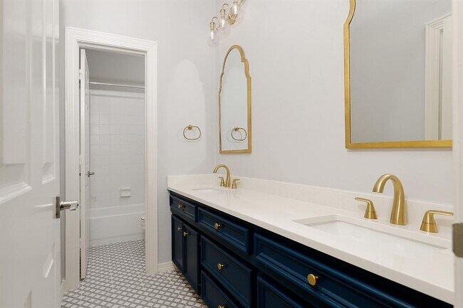 Building Photo - 14 Graceful Elm Ct