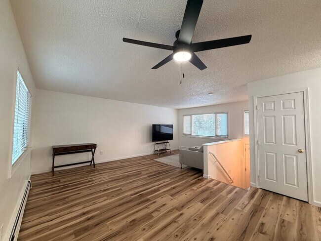 Building Photo - 2000 Blueberry St