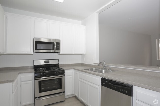 Interior Photo - Miracle Mile Apartments
