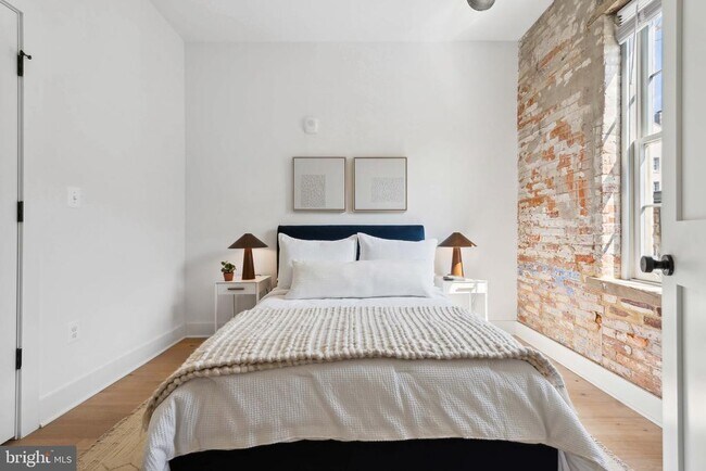 Building Photo - 901 King St