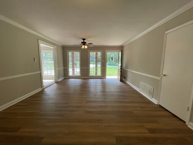 Building Photo - 260 Timberlane Dr