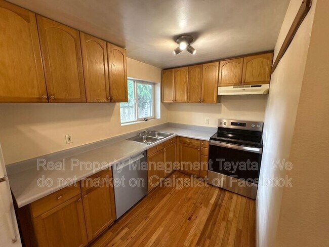 Building Photo - 1405 Halleck St