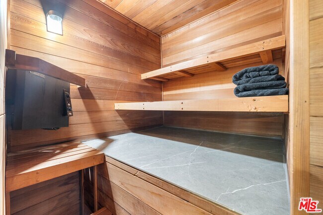 Building Photo - 3541 Multiview Dr