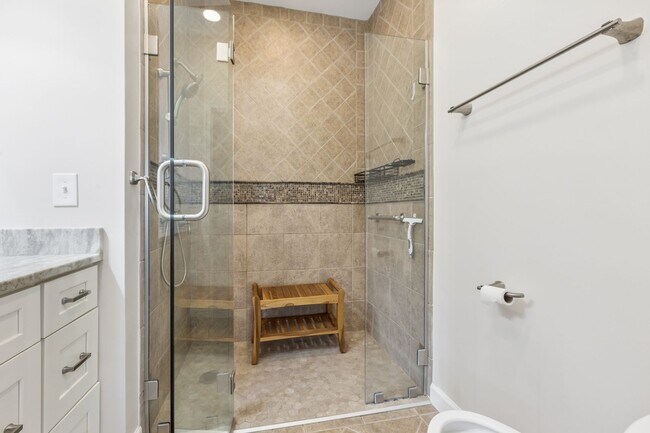 Building Photo - Gorgeous Home Ready for Move In