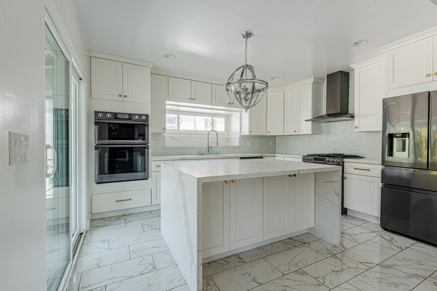 Building Photo - 1038 N Crescent Heights Blvd