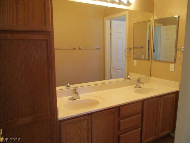 Building Photo - 2435 Carnegie Hall St