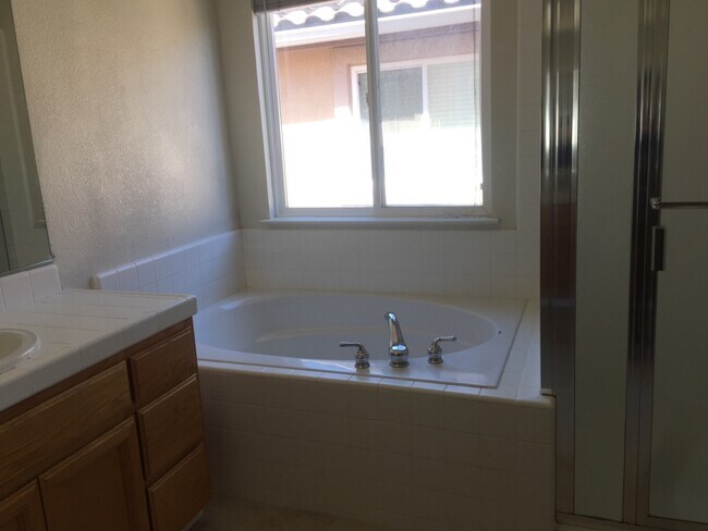 Building Photo - 2340 Pacifica Ct