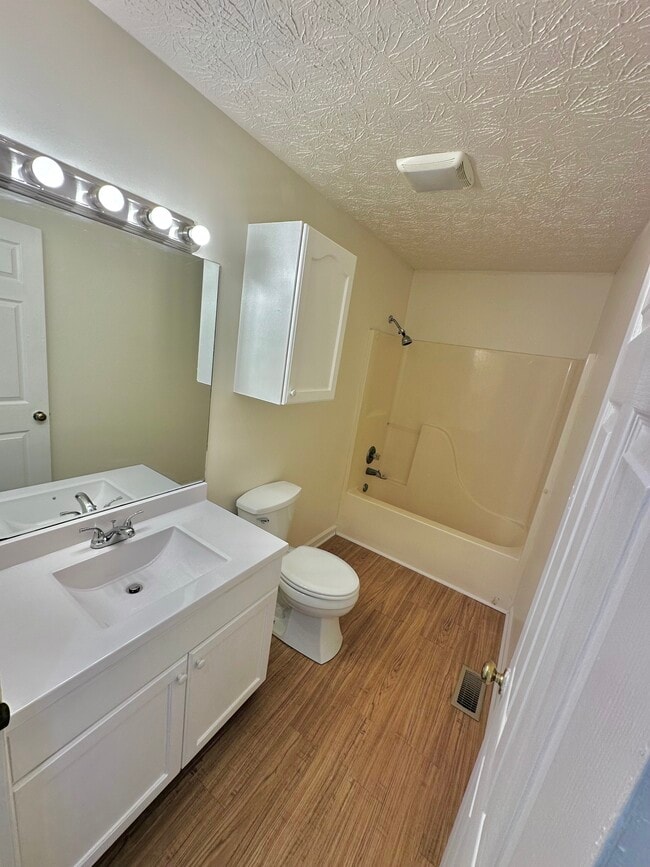 Building Photo - 841 Sylvia Ln