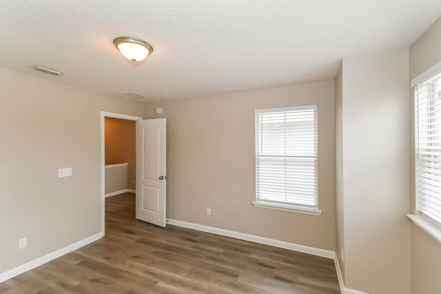 Building Photo - 2326 Sunset Bluff Dr