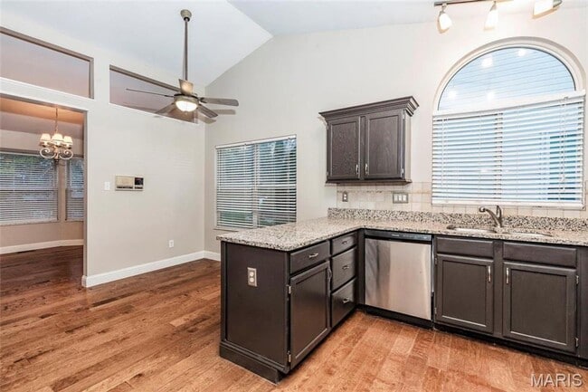 Building Photo - Stunning 3 Bed 3 Bath Ranch In Chesterfiel...