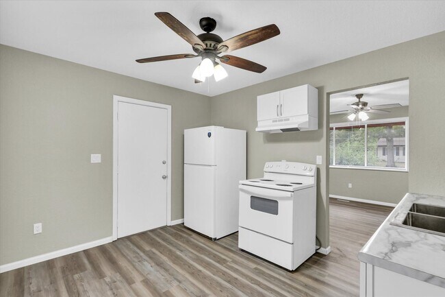 Building Photo - Complete Remodel!  3 Bedroom Home - Available November 2026