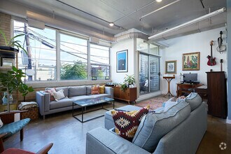 Building Photo - 701 Lamont St NW
