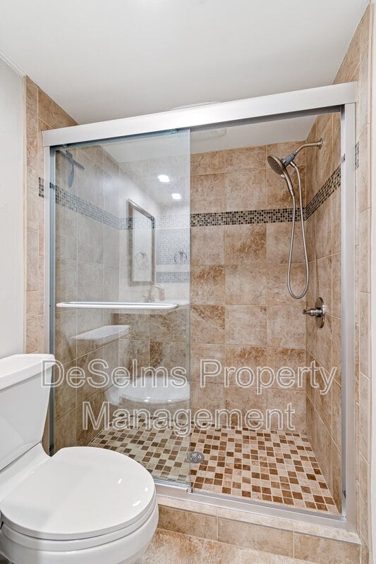 Building Photo - 5025 Hillsboro Pike