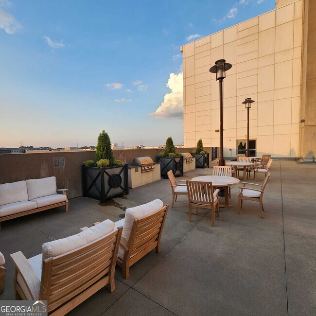 Building Photo - 1100 Howell Mill Rd NW