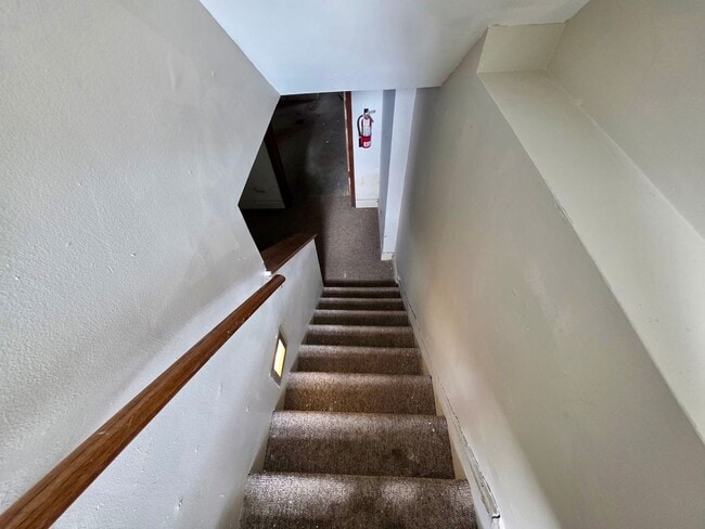 Building Photo - Racine Cozy 1BR / 1BA Apartment | Off-Street Parking + Appliances +  Walk-In Shower