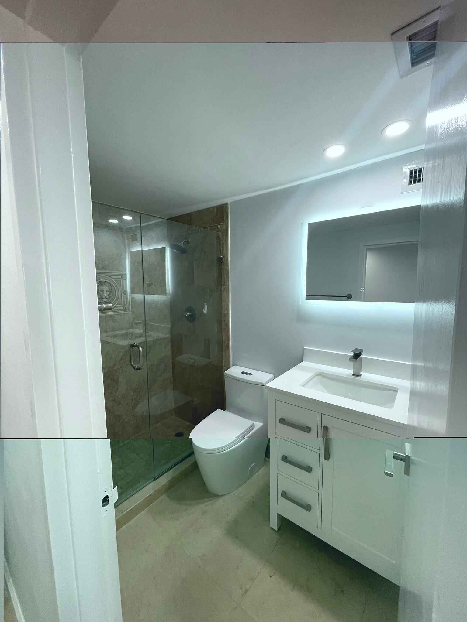 Building Photo - 999 Brickell Bay Dr