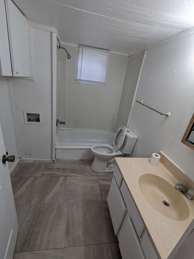 Building Photo - 904 Quail Run