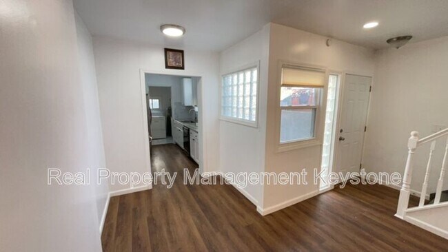 Building Photo - 1715 Larkins Wy