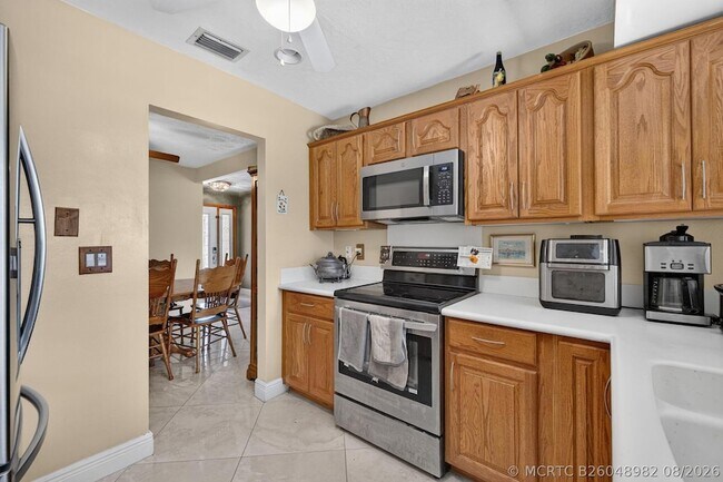 Building Photo - 1362 SW Knollwood Dr