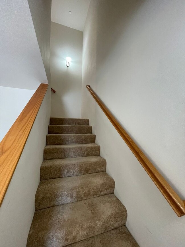 Building Photo - Pet Friendly Kahoma Village Furnished 3 Bed/2.5 Bath Townhome