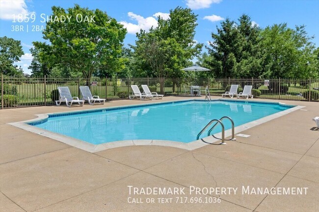 Building Photo - Spacious End of Row Town Home