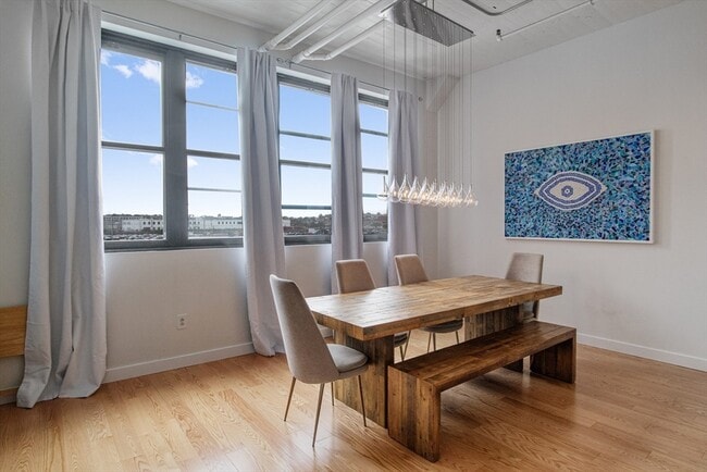 Building Photo - 437 D St