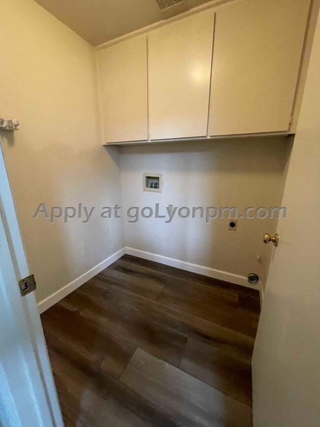 Building Photo - Charming 2BDRM 2.5BA with LOFT | Perfect Location near Folsom Premium Outlets & Lake Natoma!