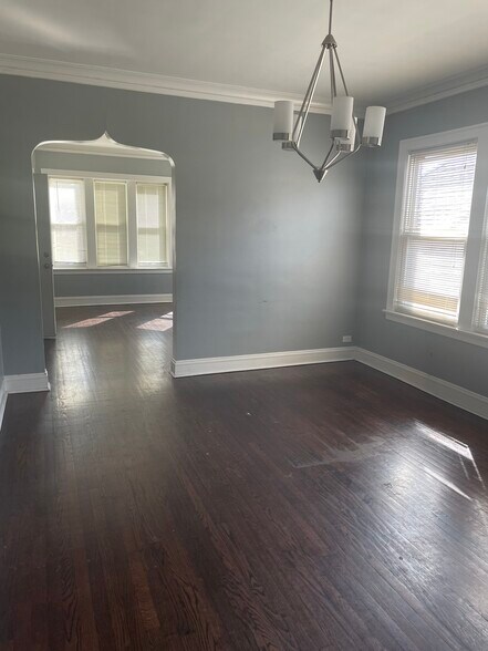 Building Photo - 6422 S Maplewood Ave