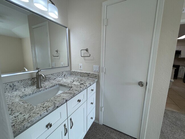 Building Photo - Fully remodeled 3 bedroom duplex for rent in Euless!
